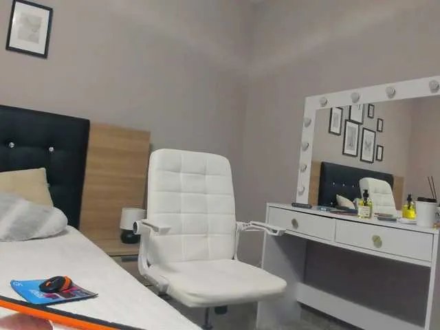 valeryablack — Welcome to my room, I m glad to have u here and lets make tonight magical #milf  553 until Ride Dildo