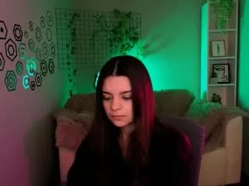 gloria_queen1 — GOAL: turn on the microphone [199 tokens remaining] Welcome to my room! #shy #lovense #nonude #new #lesbian