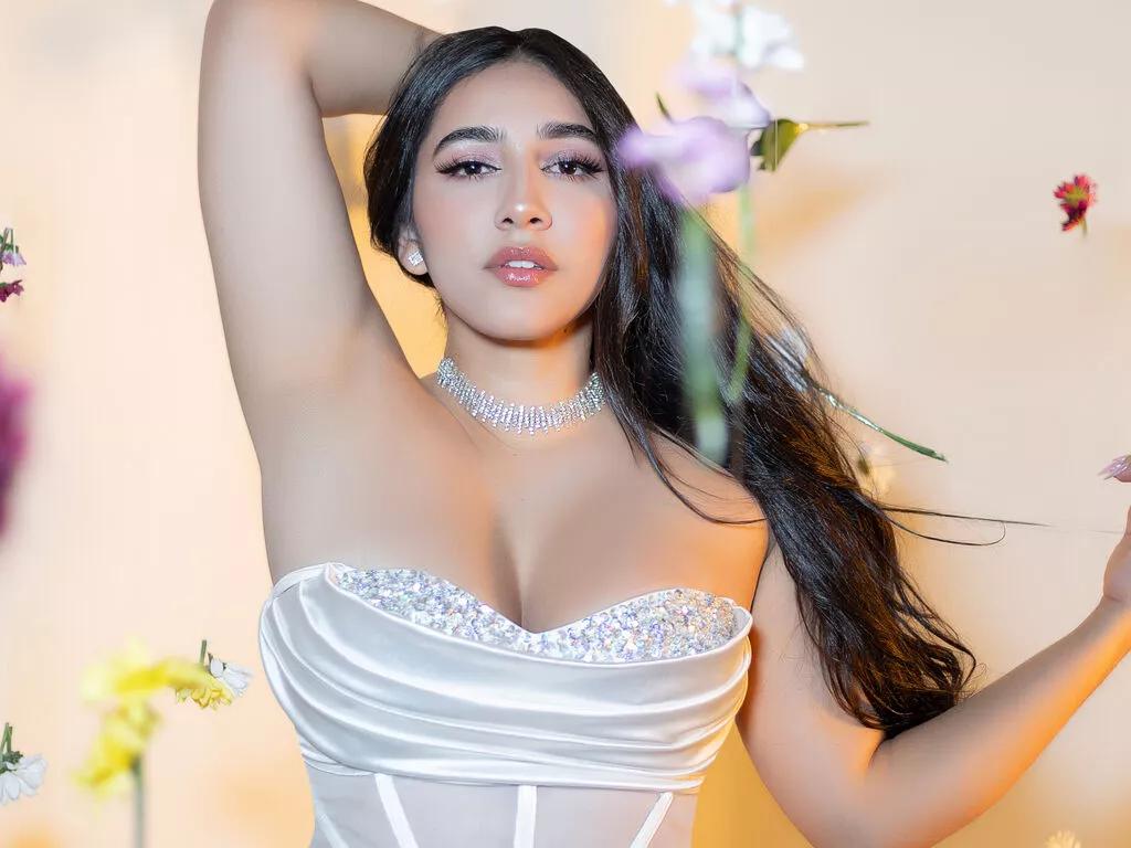 AbbyRobins — I am attracted to adventurous and good people. I enjoy  sports, live music, and spontaneous getaways. In my spare time, I like to explore nature and try new experiences.