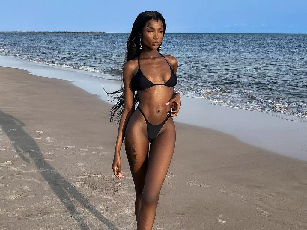 AgathaKing — I love music, good series and discovering new foods. I really enjoy quality time and I love above all an intelligent and insightful man. Let's enjoy a sweet chat together and see what happens.