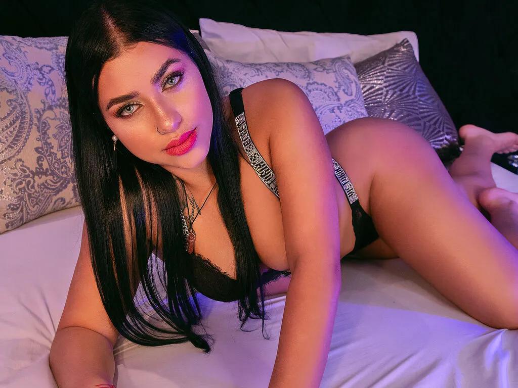 AlanaEvons — Sweet outside, naughty inside... I love teasing, seducing, and making you imagine what could happen if we were alone. ...