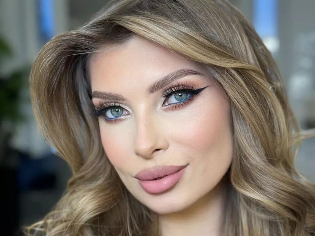 Alessia — I always enjoy a glass of wine with my partner by talking about an excellent book or an intriguing fantasy that can catch my attention. If you have a free moment to share your thoughts with me, I will always be here and ready to embrace every single one.