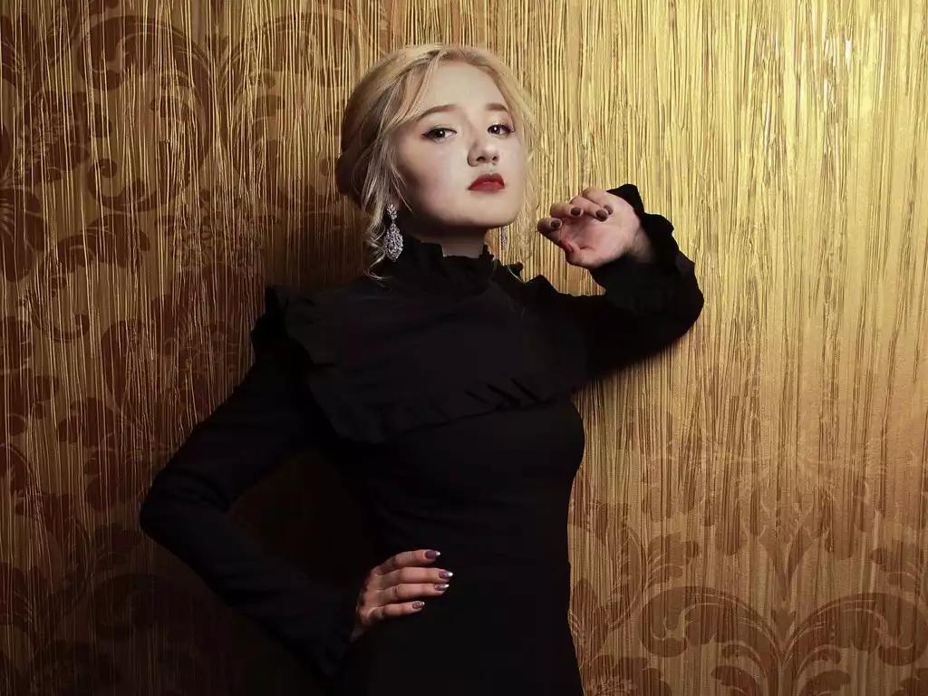 AlicePilgrim — I love c2c  more than anything. it makes me wet )I love determined and brave men. I like talking to smart men.I want to find a good Internet lover