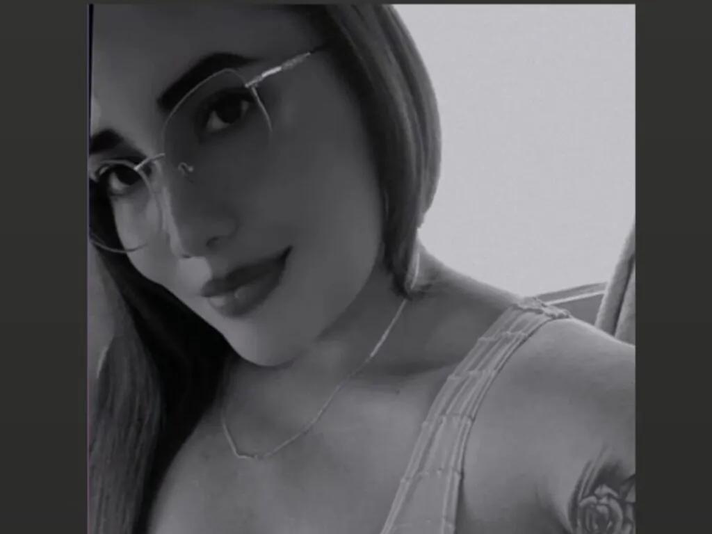 AlizWolf — helado, chocolates, una buena charla , viajar, leer, una buena compaa.