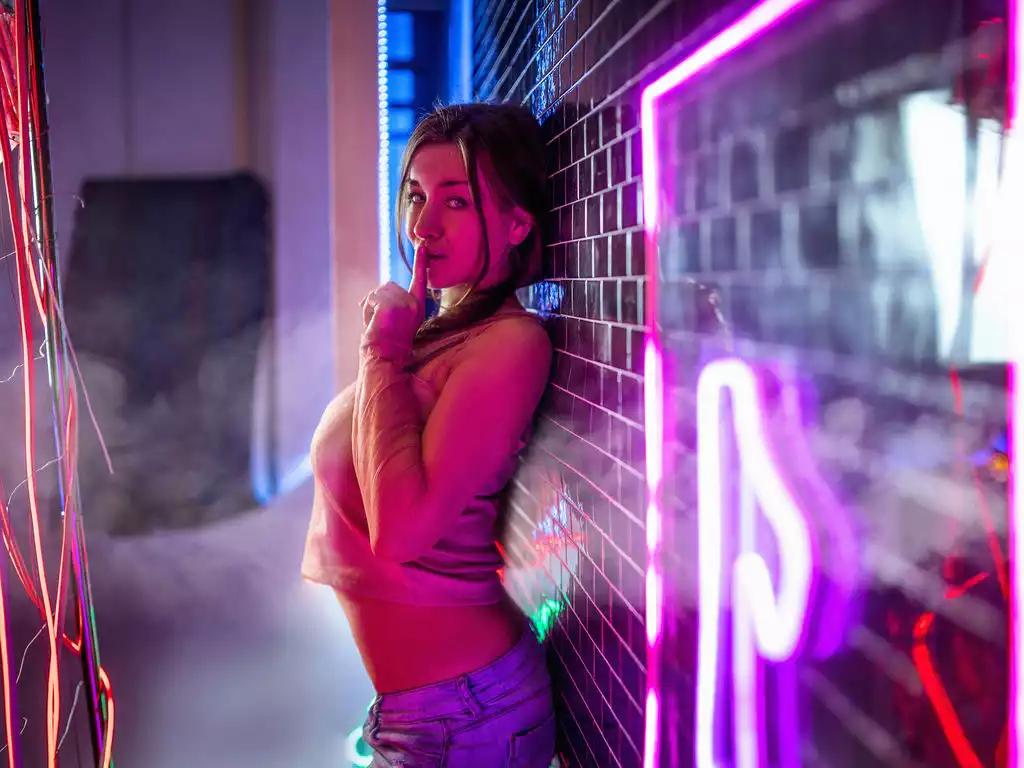 AnaHemsworth — I like sensual people. Open Your heart if You`d like to. On the other hand I can blow Your mind away.