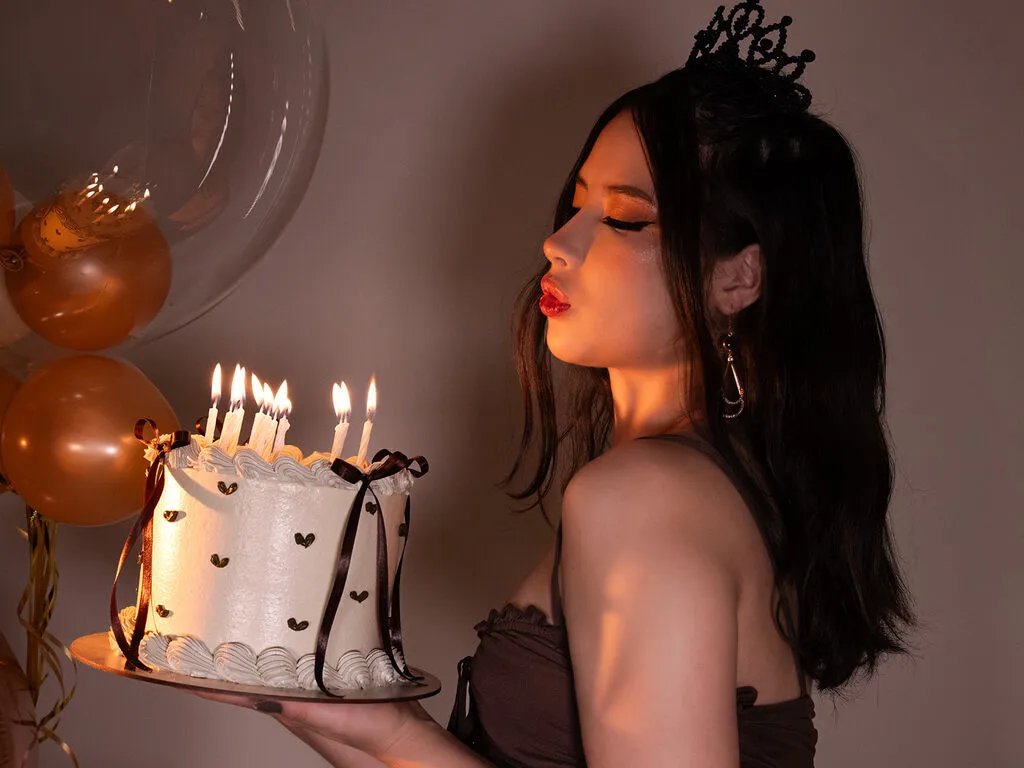 AngelaRodds — I love being able to talk calmly with someone about my tastes, making me feel heard and understood. I like to have a moment of climax but knowing everything naturally makes everything flow in a more pleasant way.