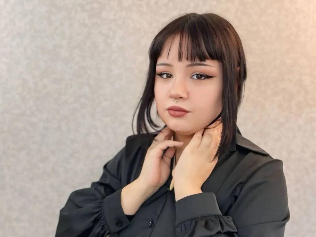 BeverlyLoisel — I love singing live, experimenting with genres, from jazz to indie and pop, and always trying to convey feelings, not just notes. I also dance - there is so much freedom in this for me! Sometimes I improvise right on the stream to the music, and...