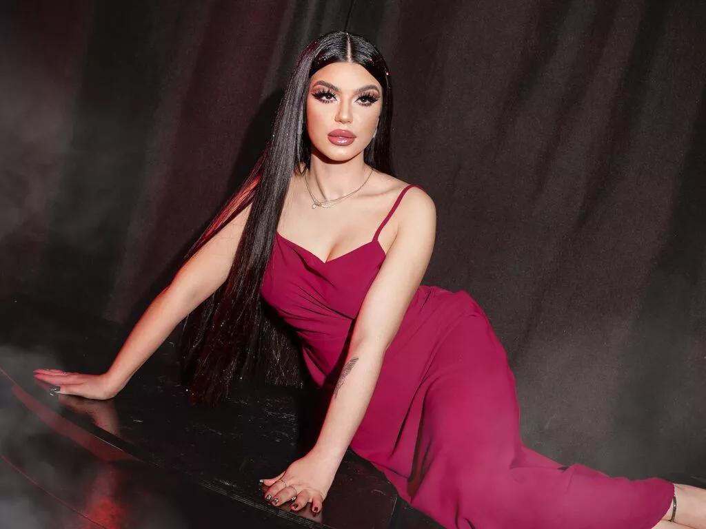 CarolinaFleen — 
I really like dancing sexily, teasing you with the most seductive hairbra and of course chatting with you about everything you want! 
