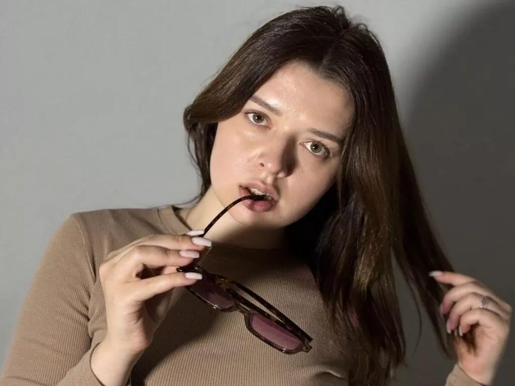 DevonaChurchey — Seductive glances, dirty fantasies, someone who knows what they want and isn't afraid to show it. Gentle touches, whispers in the ear, slow teasing that drives you insane. I love when someone undresses not just my body, but my desires too. Toys,...