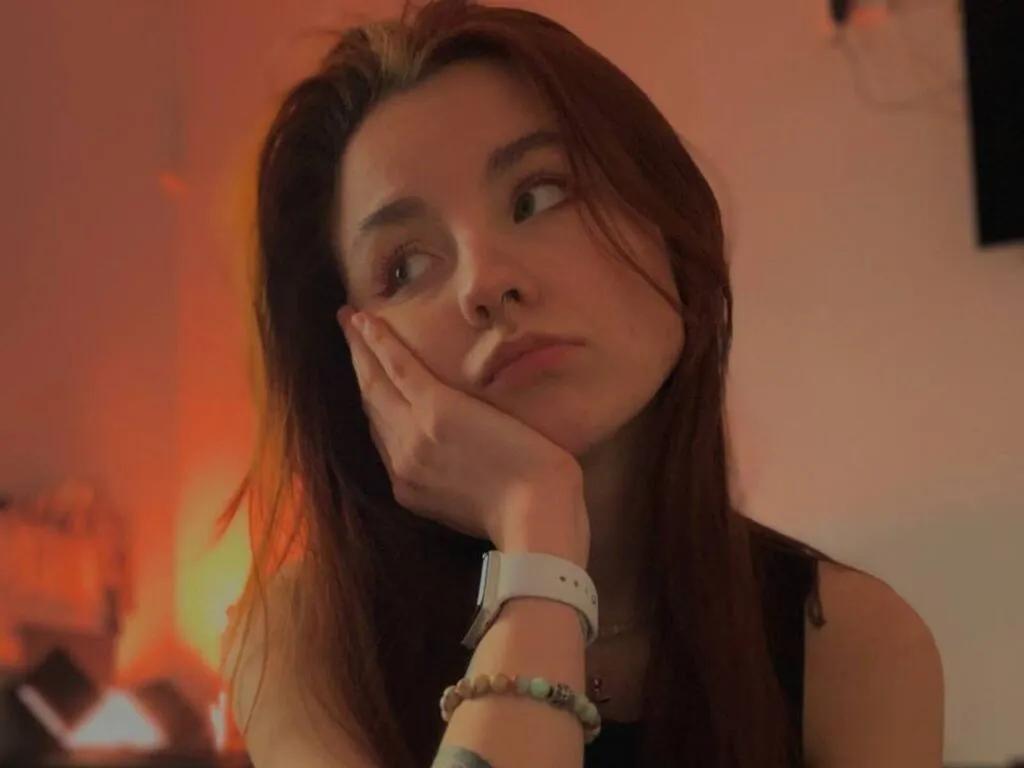 DivinaGazza — I love sports and walking in warm weather, I love visiting museums, I like looking at paintings and more ^^ 
I love  ice cream and I love minis