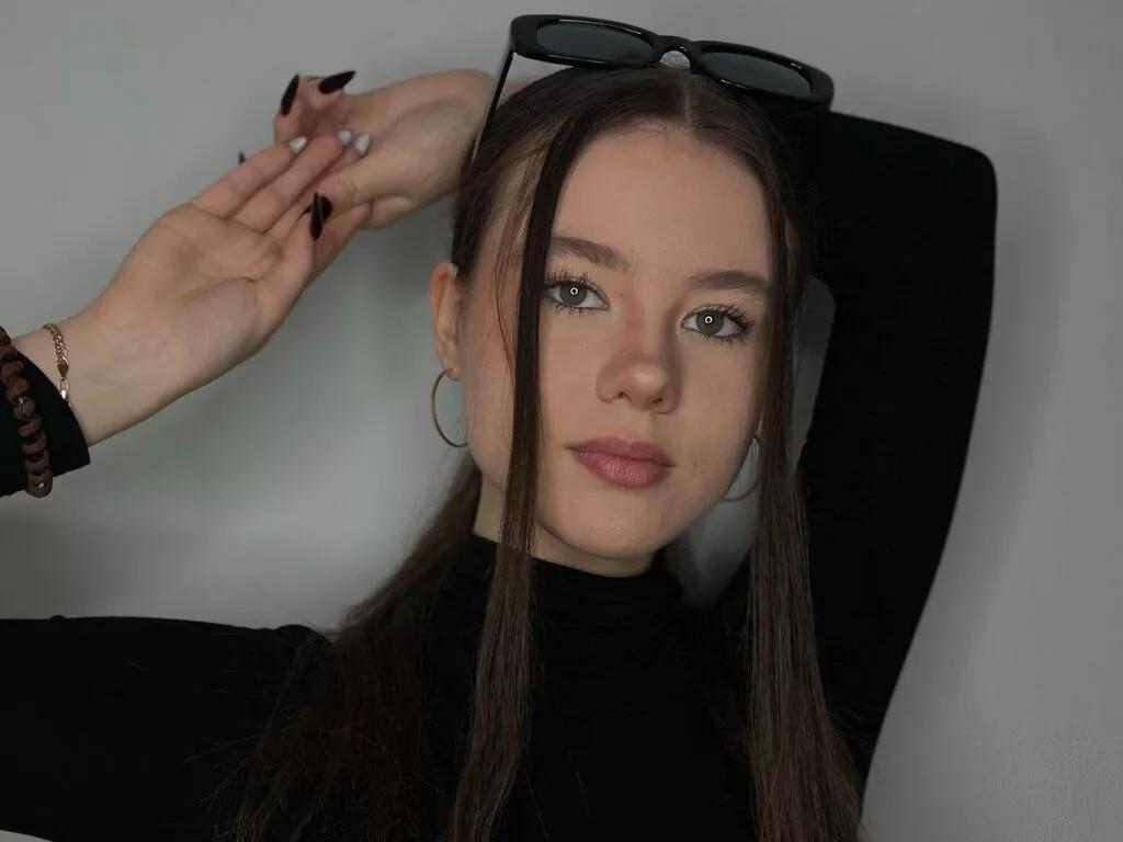 EdytHatter — I like to find new acquaintances on the Internet to communicate on different those, learn something new about people. I also like to flirt a little with the boys>.< 