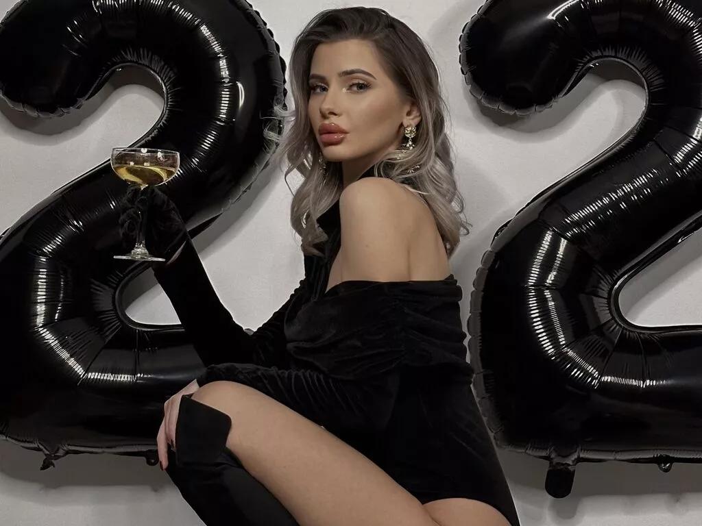 EleineBlue — I love meeting new people that share my vibe , an ocasional glass of wine by the fireplace and some other things i enjoy are being spoiled with words and love , hugs and kisses always make me feel warm . Do you think you can do that ?