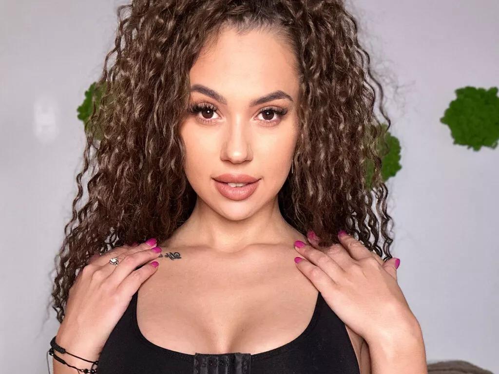 EllyMelly — I love confidence, respect, and deep conversations that spark both the mind and the body. I'm turned on by humor, eye contact, and people who know what they want. Gentle teasing, slow touches, and exploring fantasies together make everything...