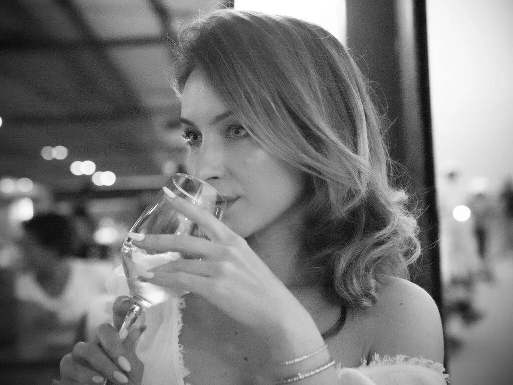 EthelynRose — I like men with manners and also those who have a funny side.