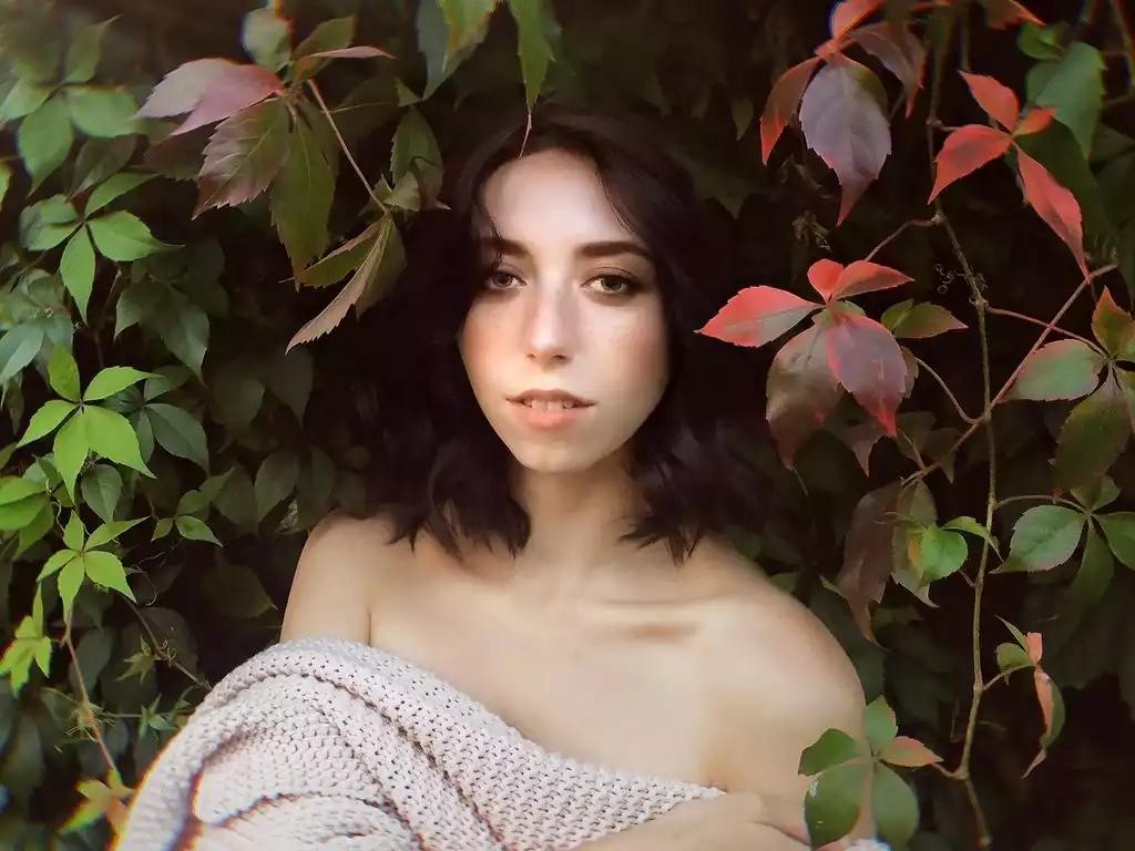 EvaCreek — I love the connection between people, it's much more interesting. I am honest with you, and I will not do what I do not like, I prefer to have sincere pleasure here and give it to you. Among other things, I am fascinated by bdsm, dirty talk, deep,...