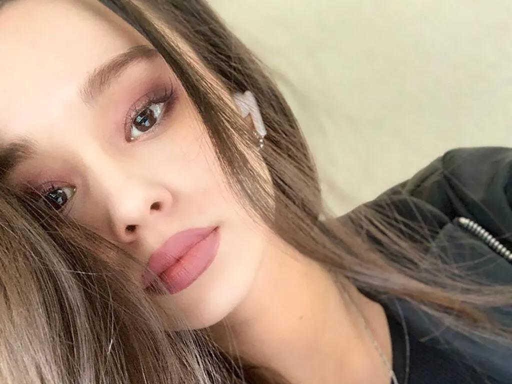 EvaSolace — I get high from cool communication, it liberates me :) I love singing and dancing, I can support any conversation, I'm still a chatterbox :)