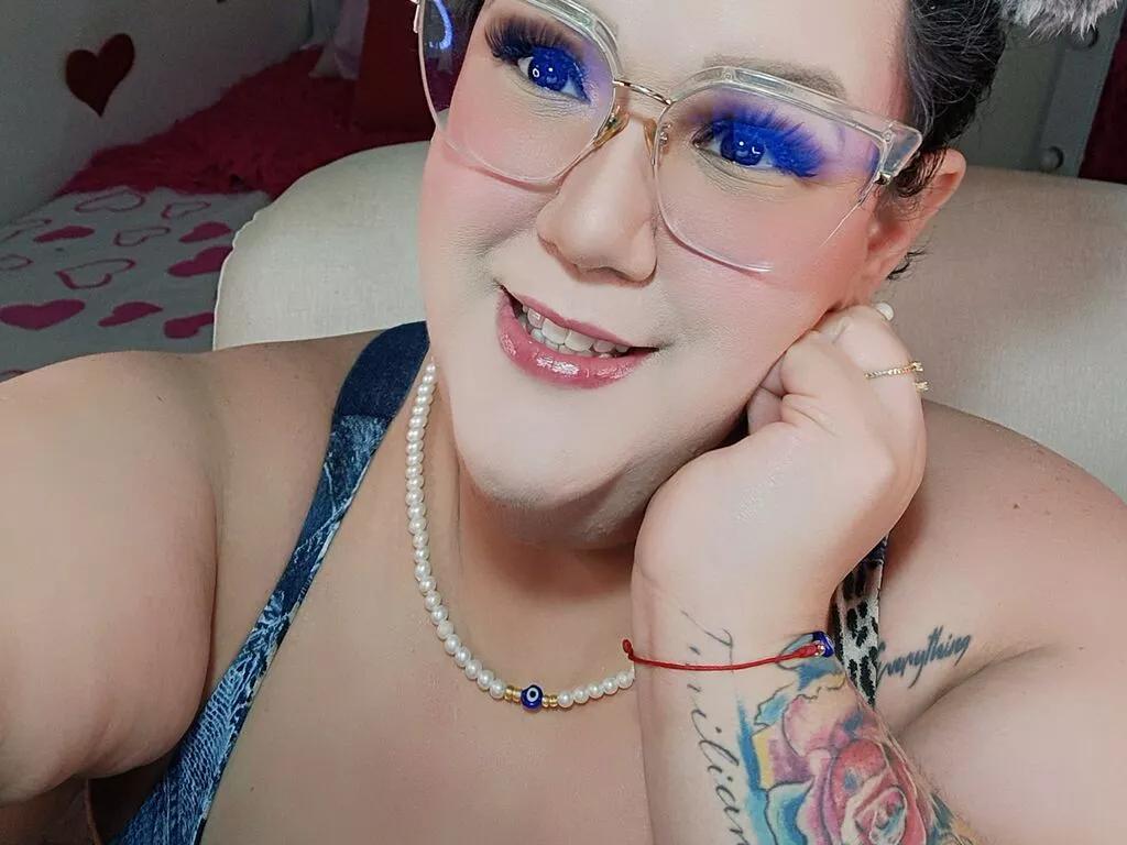 GiaMorryss — I am a fun girl who loves nature, spending my free time cuffling is my passion, I enjoy going to the cinema and good company