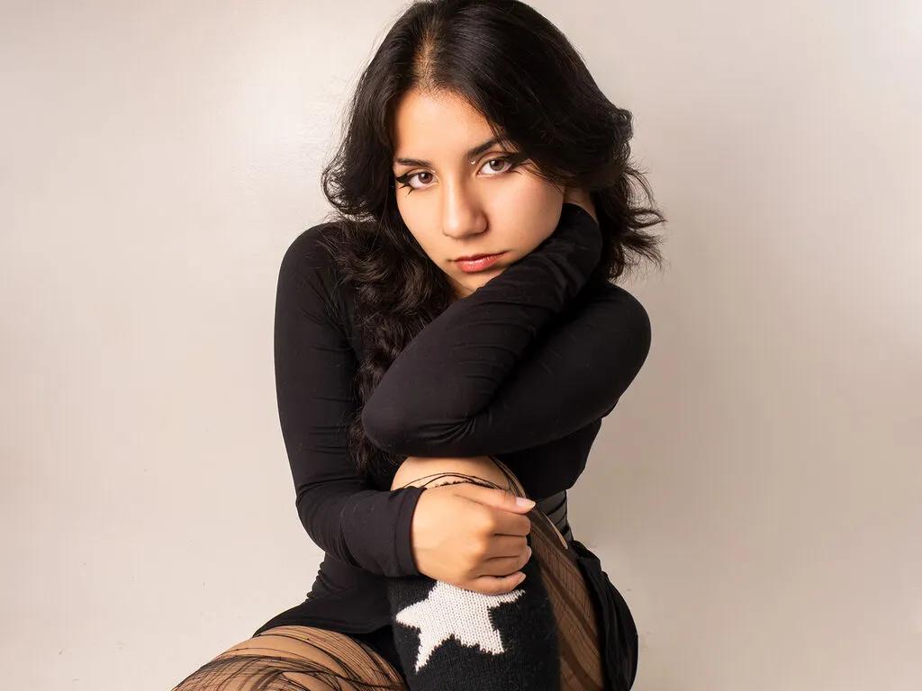 HollyPeachy —  I like reading, running, going out for a drink on special occasions. I am just a normal girl who likes live new experiences ... would you like?