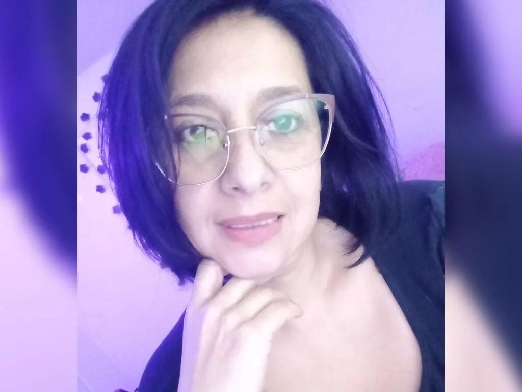 IsisDorada — I love exploring my sexuality, getting to know my whole body millimeter by millimeter, knowing that you can make me explode with pleasure with your tips, I'm always ready to have fun, don't forget to follow me and give me a thumbs up.