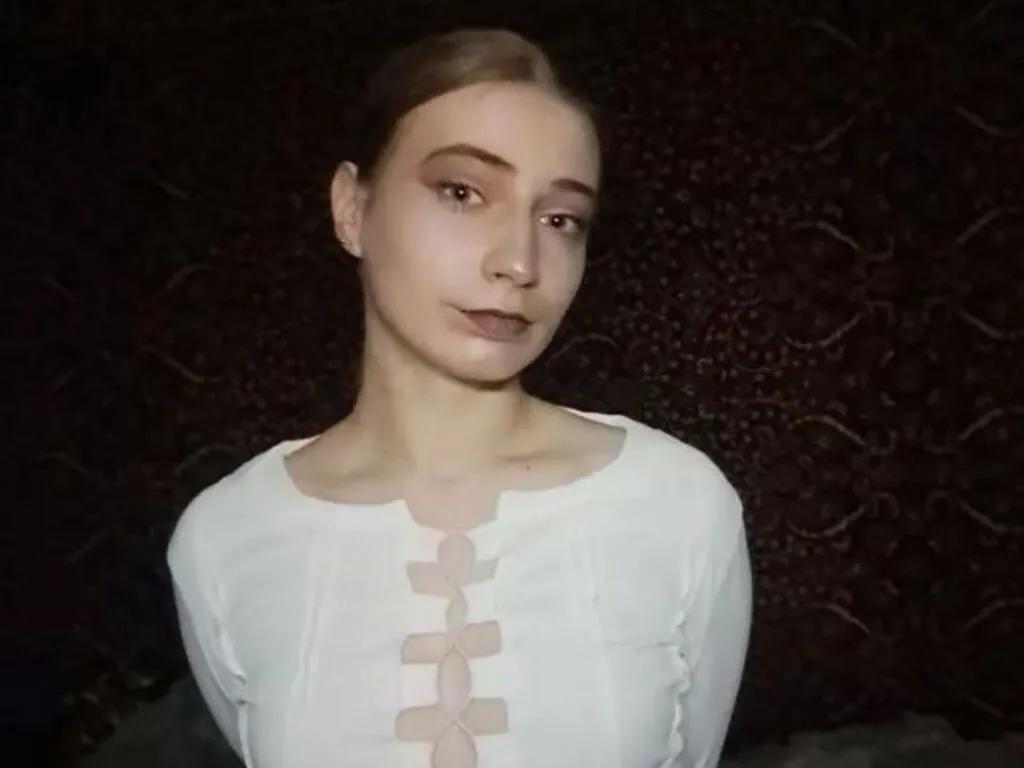 JacquieYou — I really like listening to music, reading novels, and traveling to new places. Every time I visit somewhere new, I feel inspired and full of energy.