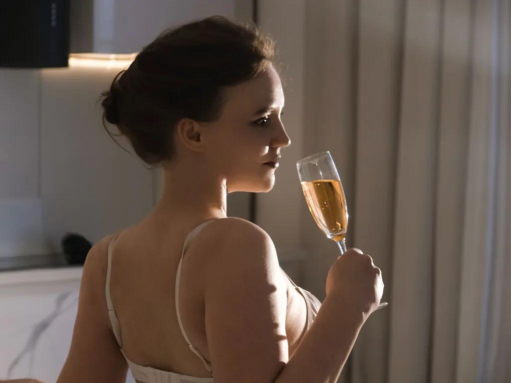 LilianBright —  am young cute girl, who likes to talk a lot! If you have a lot of good stories - i will be glad to hear it!