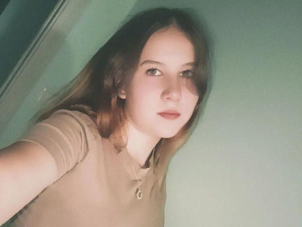LisaRoze — My body is my weapon. I choose those who are worthy, and play by my own rules. My life is night, a whisper of promises and hot palms on my skin. I am not looking for constancy - only acute sensations and power over those who think that they can tame me