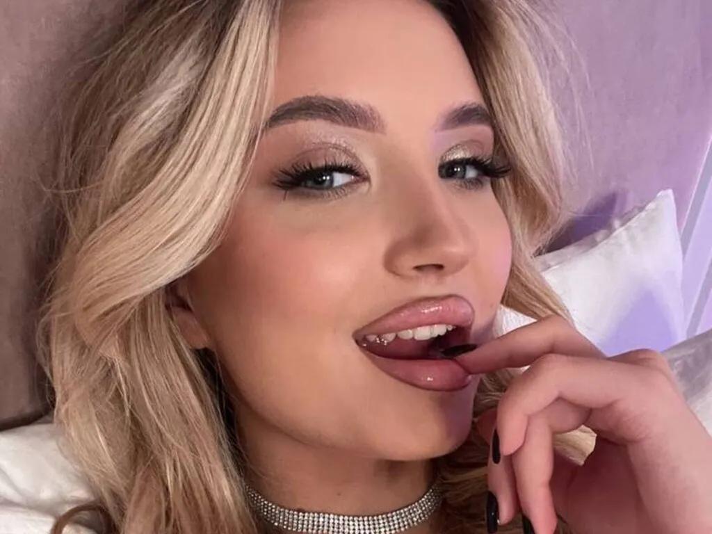 LunaGlamy — I'm crazy about sweets! Candies, cakes, pastries --- all that makes my life brighter and more fun.  My favorite thing is experimenting! I love trying something unusual and sometimes a little risky --- because life is all about getting new...