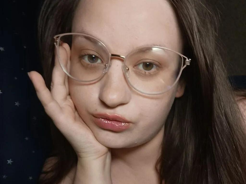 MelissaFlowers —  I love:

 Kisses that make my head spin

 Sweet words and gentle compliments

 Flirty looks and playful teasing

 Generous and polite gentlemen

 A romantic, trusting atmosphere