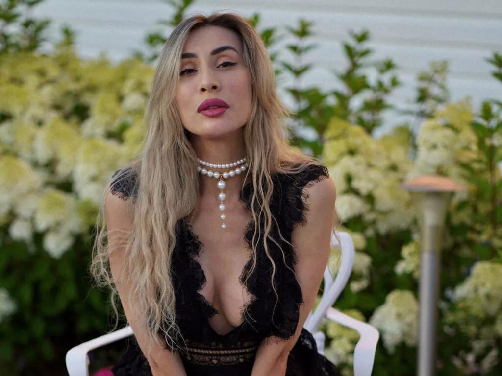 MicaSmil — my subtle soul loves honest and sincere people! Be honest and generous with me