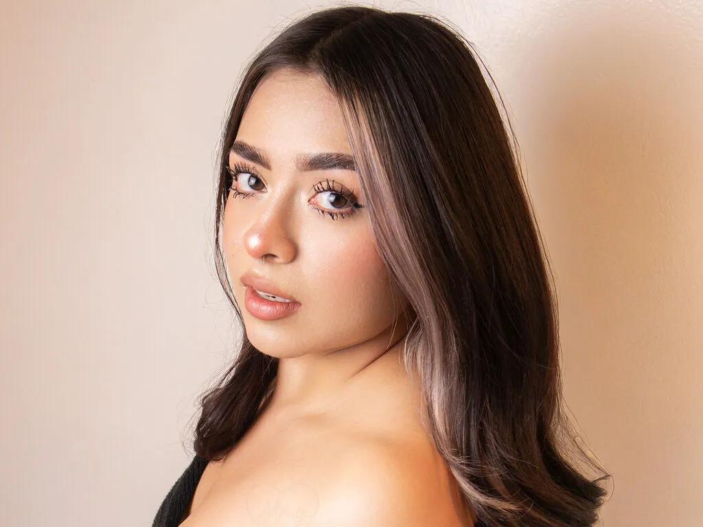 MyaFontaine — I like reading, running, going out for a drink on special occasions. I am just a normal girl who likes live new experiences ... would you like?