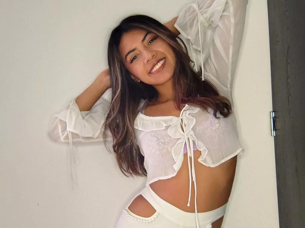 NatashaLaure — El chocolate, la msica que te hace sentir, las noches estrelladas, una buena conversacin y las sonrisas autnticas.Me gustan las buenas conversaciones y las relaciones ms intensas, conocer personas y crear un ambiente inolvidable