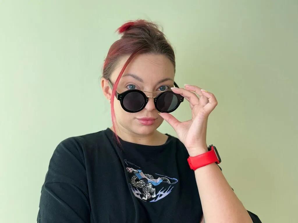 PaCeraso — I like to communicate with sincere and kind people, as well as enjoy quiet evenings at home. I'm a little shy about new companies, but I really want to learn how to open up and try something new