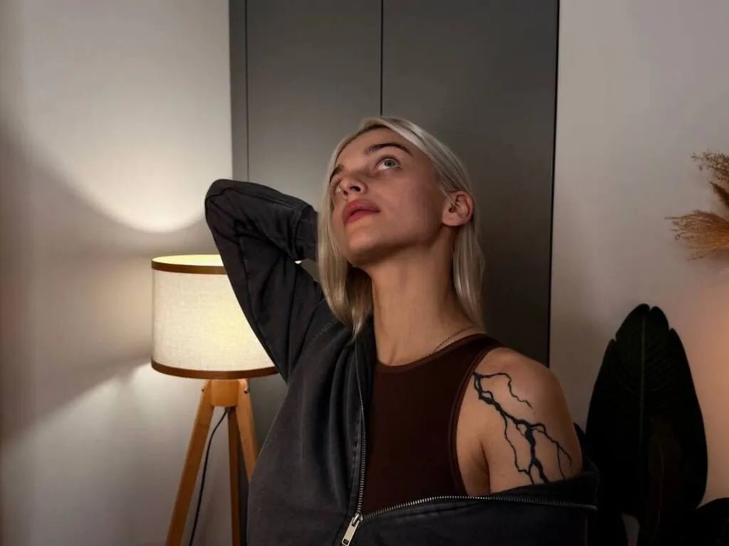 PamellaLegette — I love soft lighting, warm drinks, late-night chats, and people who show genuine care  I adore romantic music, light humor, cozy blankets, peaceful energy, and attention that feels real 