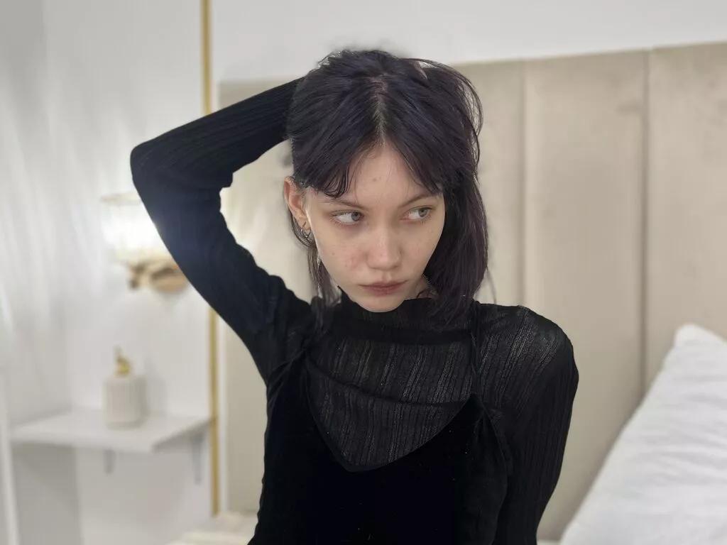 RavenNoire — Tenderness in Black | Your affectionate Raven. Love making my cozy nest for you here. I'm into music and in need of cuddles 