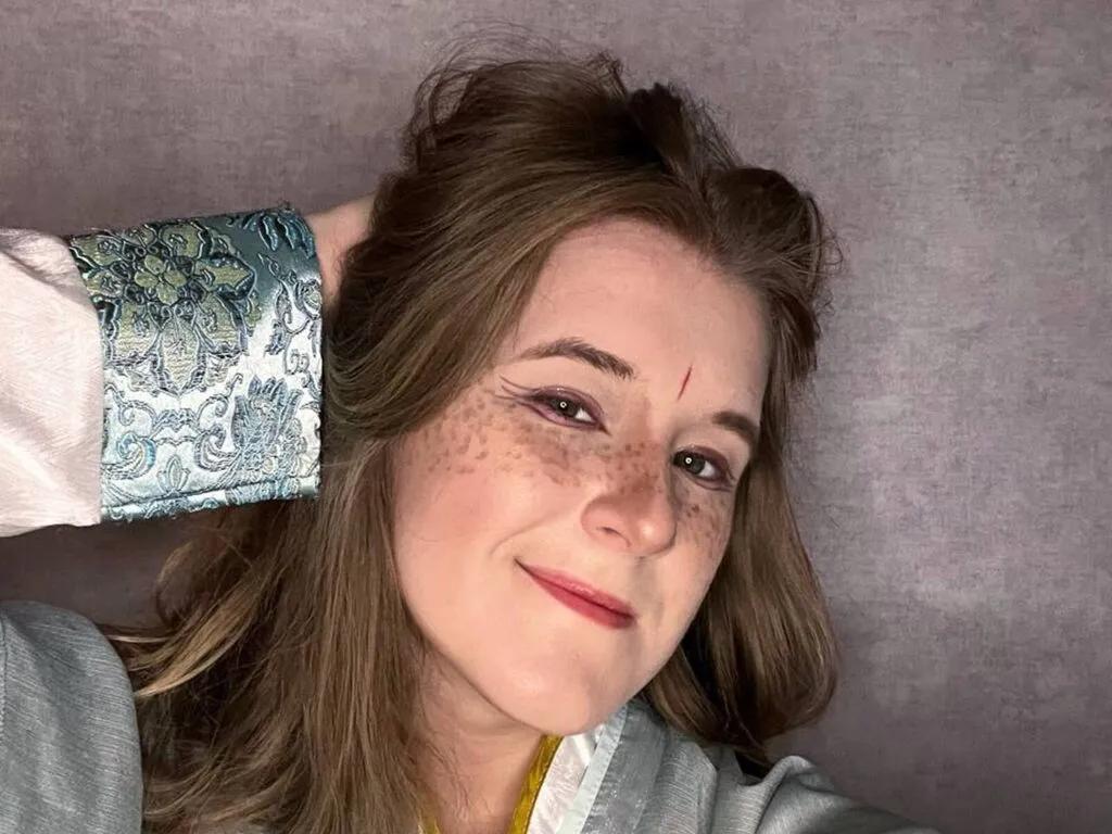 SabinaKroener — Cosplay, anime and games with good stories
Music, especially indie and soundtracks
Coffee with caramel and conversations until dawn
People who are not afraid to be themselves
When creative energy is in the air