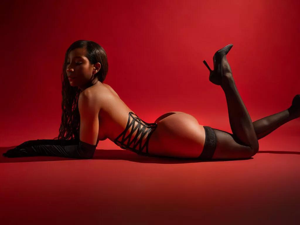 SusanaKing — I love exercising, taking care of my body and always working hard to achieve my goals! I am strong woman that can keep you going for hours, so I like my man with a lot of energy. Let's get as naughty as we can, all the way until we can't move!