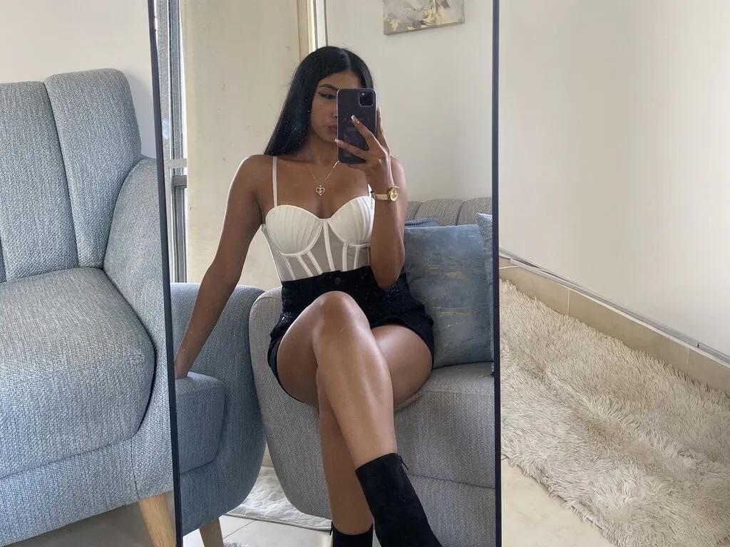 SusanLarue — Are you ready for a evening of pleasure? My stripdance its waiting for you make me vibe while you control me. 