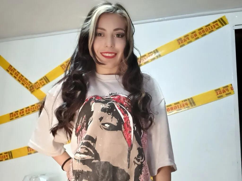 Tefany — I like ice cream, a glass of red wine, and conversations that become more than just words. 

I like music, dancing, and feeling that special connection that makes everything flow naturally.