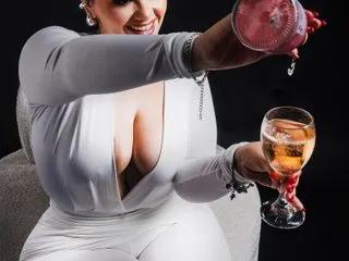 EmiliaSscoty — You may think I am a very serious girl because of my deep gaze, but I can be very naughty with my big tits and juicy ass, I am a voluptuous woman ready to please your fetishes.