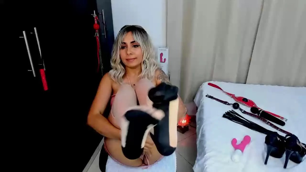 Valeentinna — Freechat on Streamray