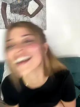 _Alice_1 — 3 Fingers in pussy + squirt two girls