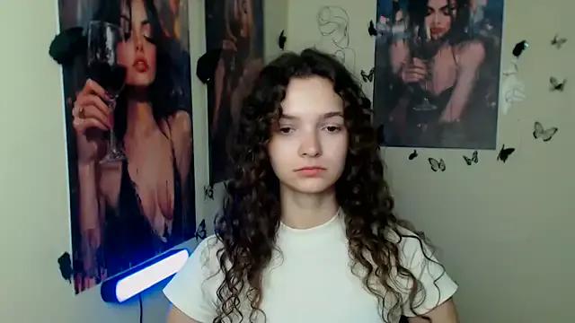 _SusieSu_ — change into a sexy outfit