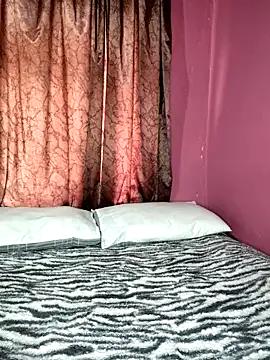 BrownRoxxane6 — fuck her pussy public show