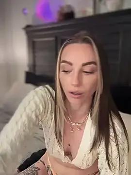 DallasAria — finger pussy upclose