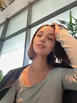 DollyTall — Play naked pussy when driving