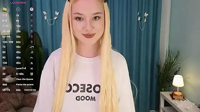 Flirty_lee — glass of water on tits + erect nipples