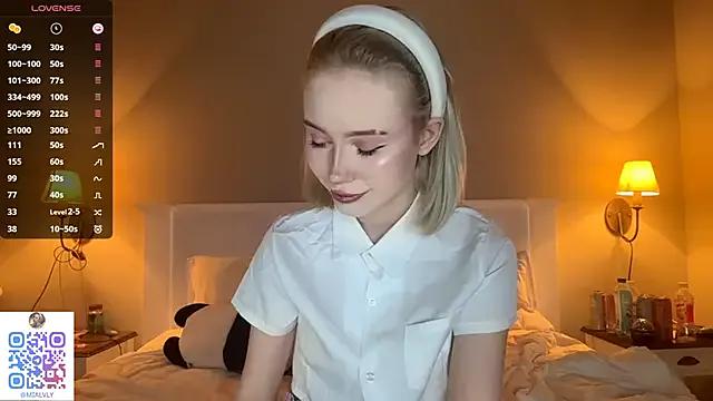 FlowMia — slowly rub my clit with point finger