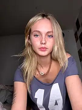 goddesskyliex — Titties out