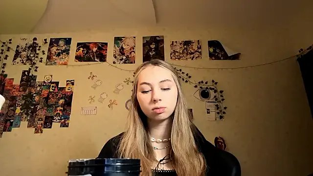 JanelBray — Squeeze my boobs close to you