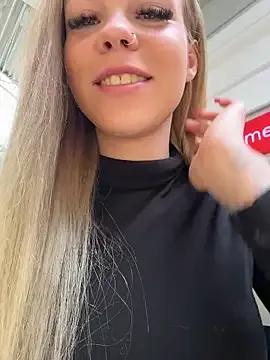 KittyMissyX —  squirting in toilet +Ass fingering